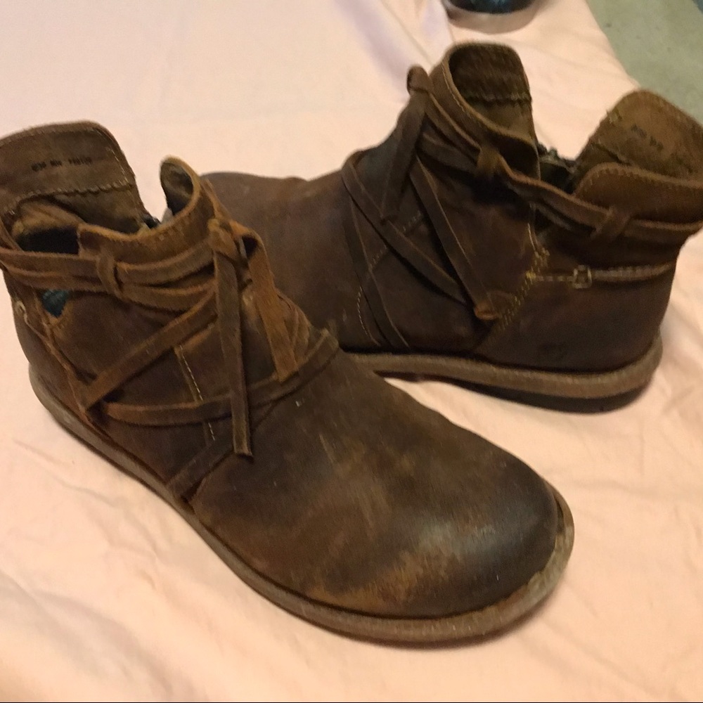 Born booties size 8